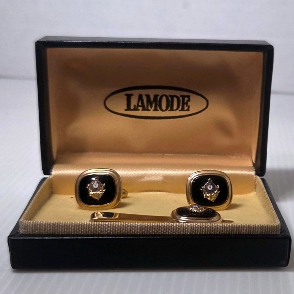 Vintage LaMode Black Onyx Crest Cufflinks Tie Clip Set Gold Tone With Case